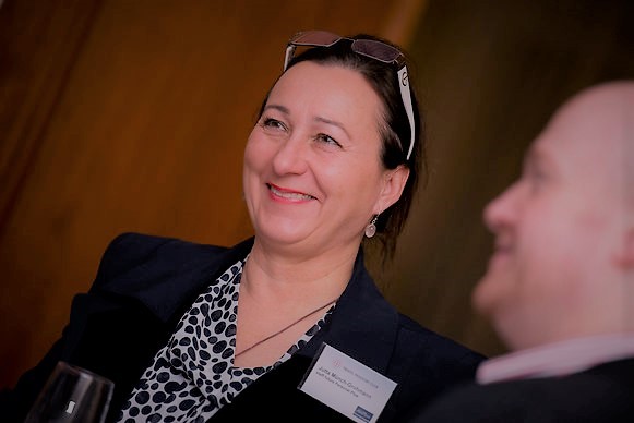 Jutta Münch-Grohmann im persönlichen Gespräch auf einer Veranstaltung